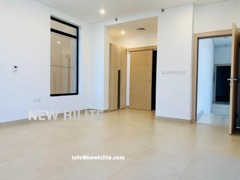 Seaview 3 bedroom penthouse for rent in Salmiya